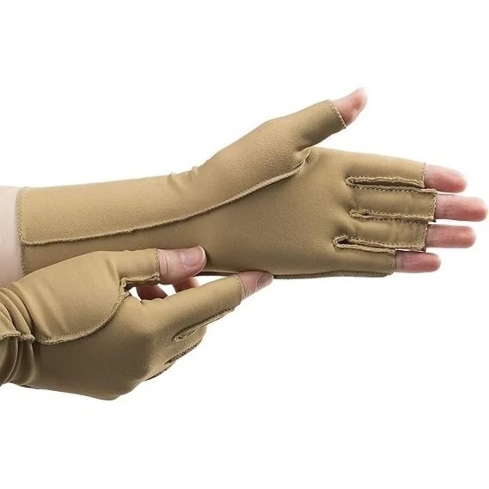 Isotoner Fingerless Therapeutic Compression Gloves SZ: Women Large, Men Med -NWT - Picture 1 of 2